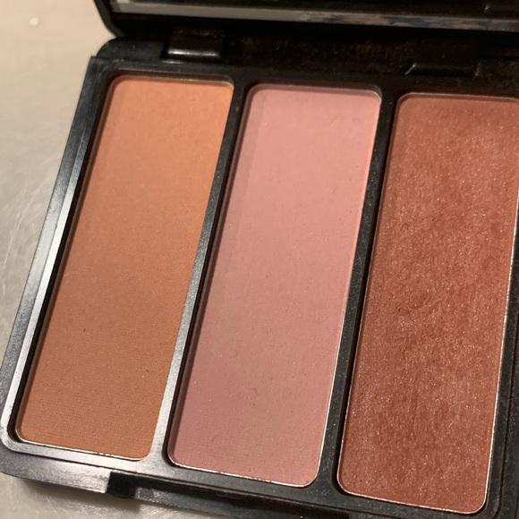 Eve Pearl Blush - Picture 4 of 4